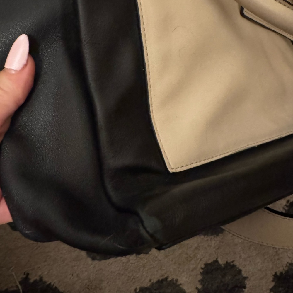 Marc Jacobs Black and Beige Leather Tote Bag - Picture 7 of 8